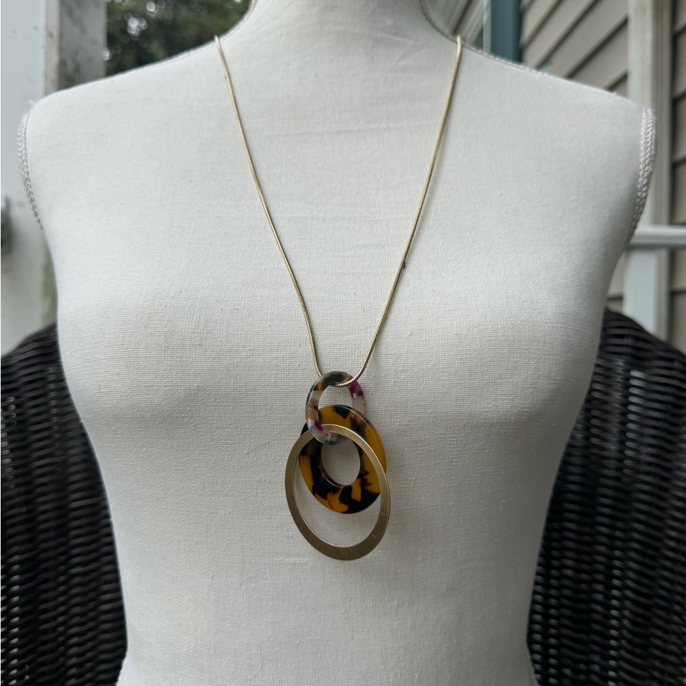 Shelly girl NECKLACE